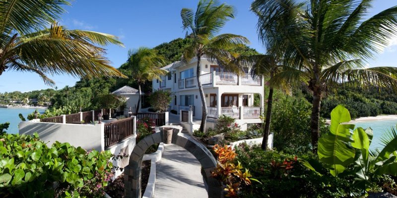 Blue Waters Resort & Spa