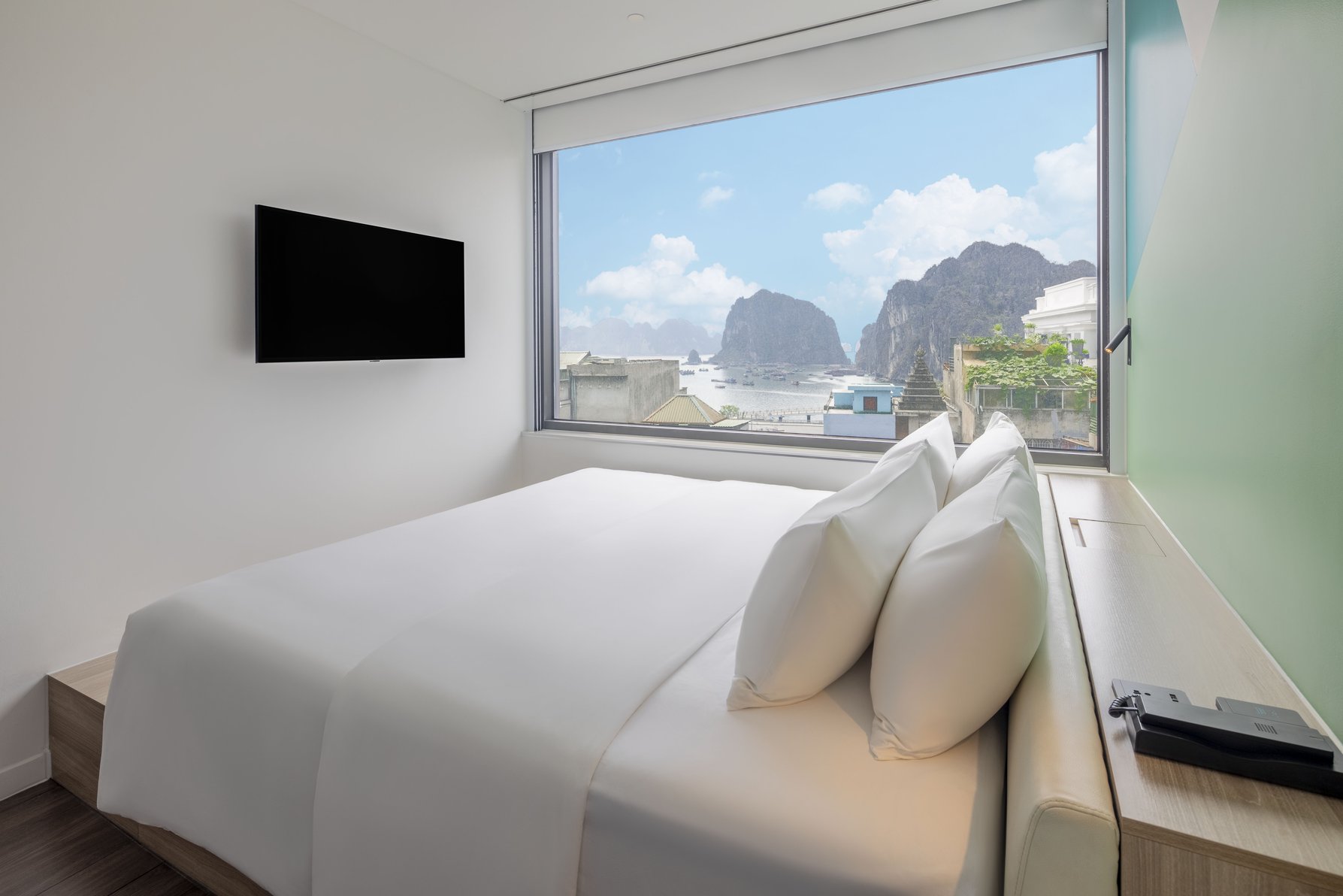 Tru by Hilton Ha Long Hon Gai Centre - Tap to explore photos