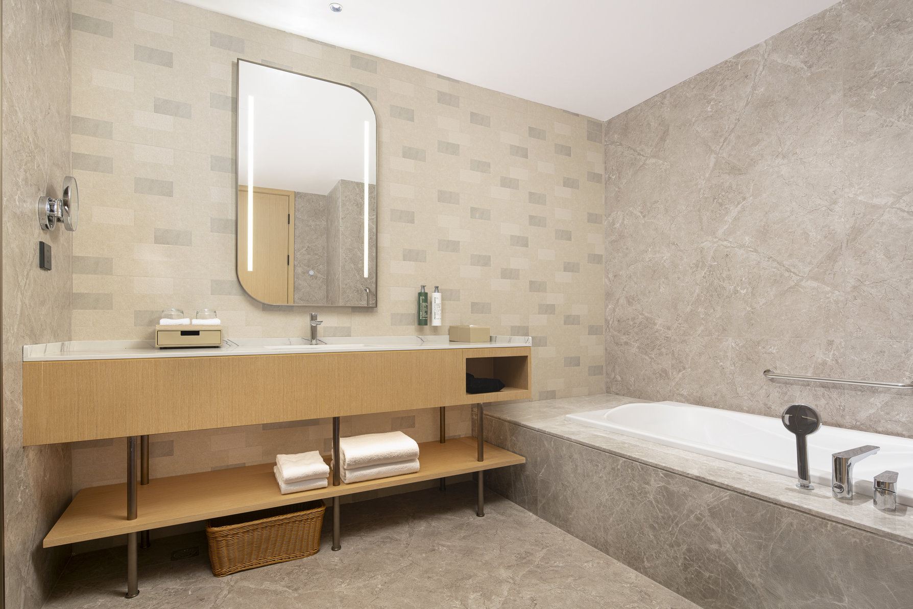 Hilton Garden Inn Linyi Shangcheng - Tap to explore photos