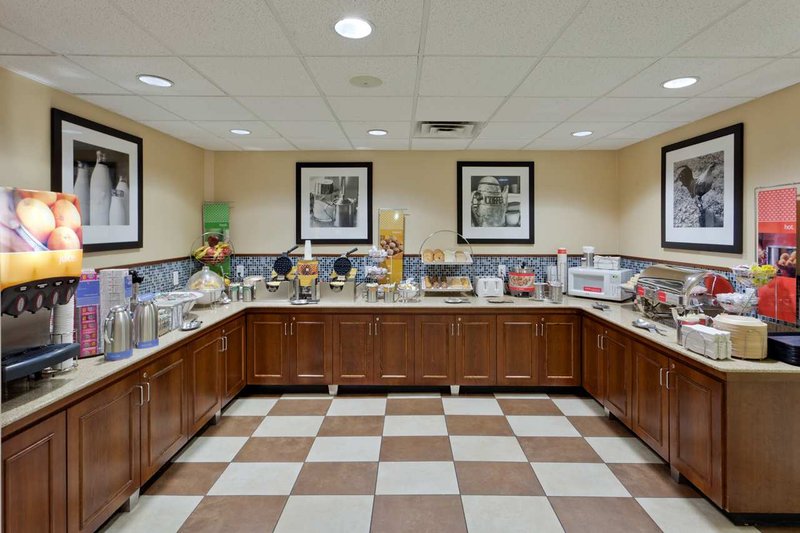 Hampton Inn Charlottesville - Charlottesville, VA