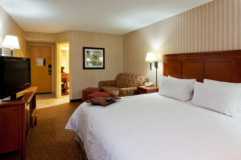 Hampton Inn Charlottesville - Charlottesville, VA