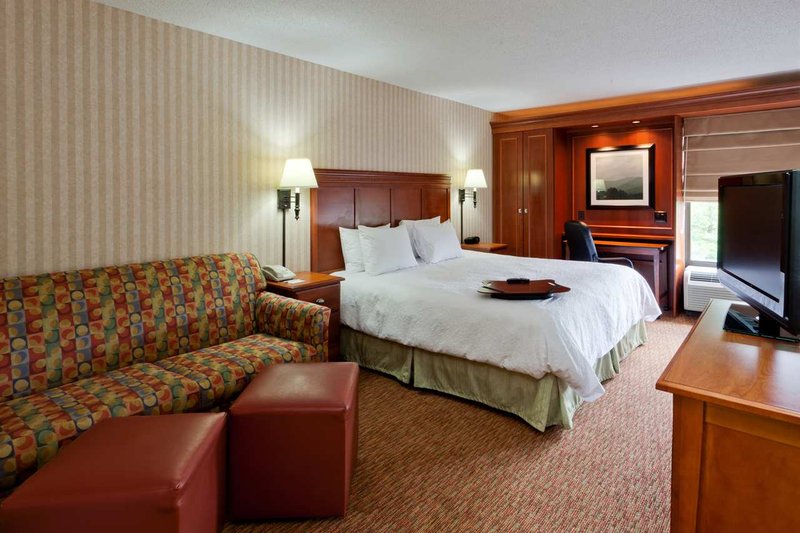 Hampton Inn Charlottesville - Charlottesville, VA