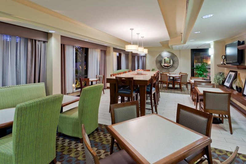 Hampton Inn Charlottesville - Charlottesville, VA