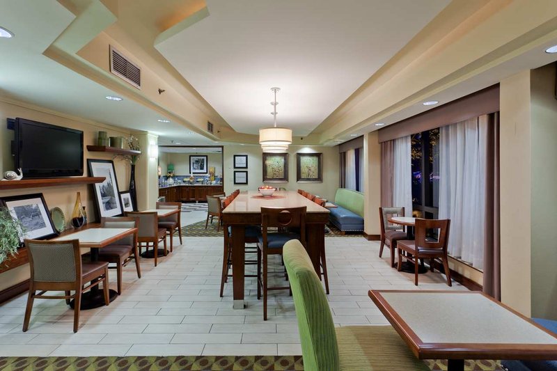 Hampton Inn Charlottesville - Charlottesville, VA