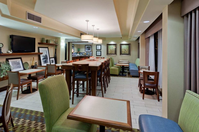 Hampton Inn Charlottesville - Charlottesville, VA