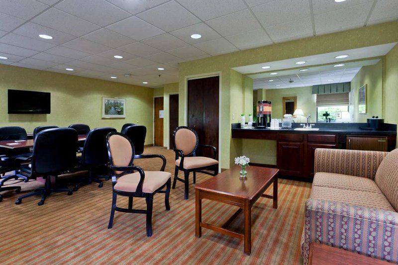 Hampton Inn Charlottesville - Charlottesville, VA