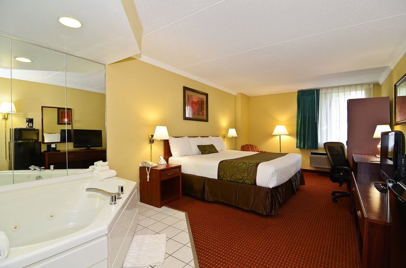 Best Western - Pewaukee, WI