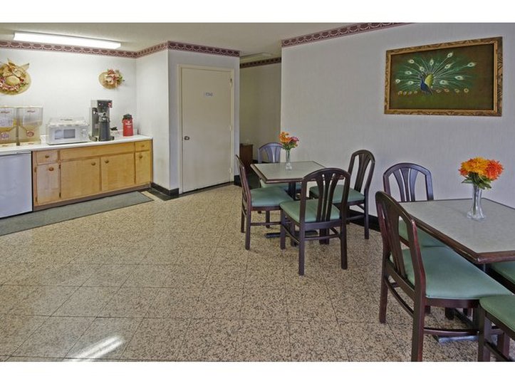 Americas Best Value Inn - Cairo, GA