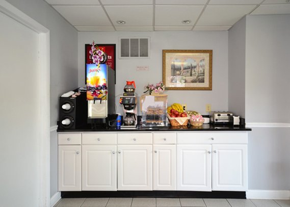 Econo Lodge - Bellmawr, NJ