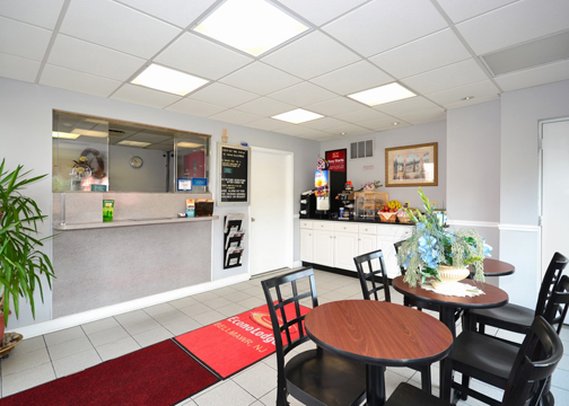 Econo Lodge - Bellmawr, NJ