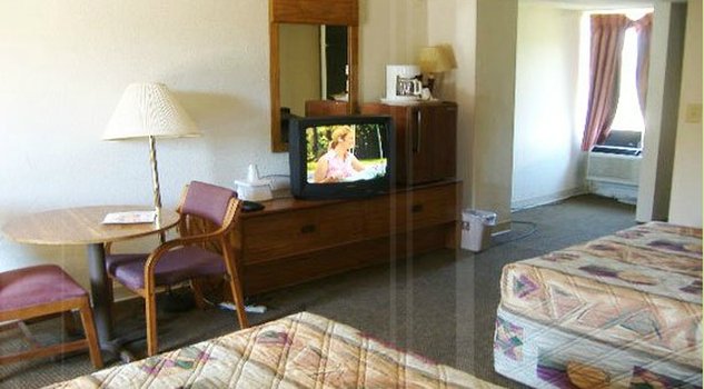 Inn By The Lake - Gilbertsville, KY