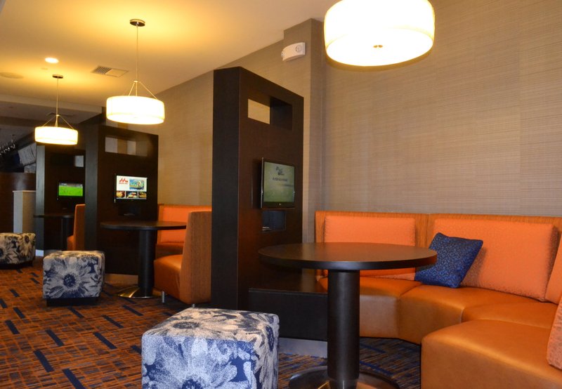 Courtyard By Marriott Cape Cod Hyannis - Hyannis, MA