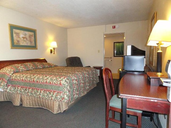 Red Carpet Inn - Terre Haute, IN