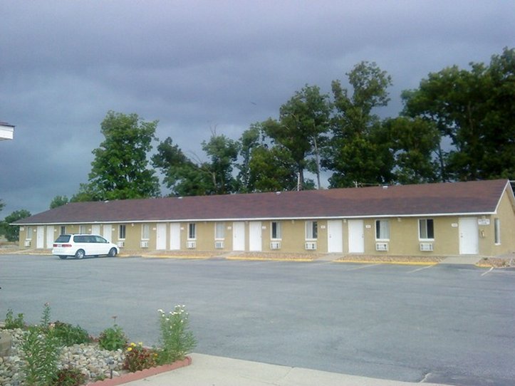 Red Carpet Inn - Dix, IL