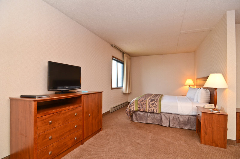 Baymont Inn & Suites-Fargo - Fargo, ND