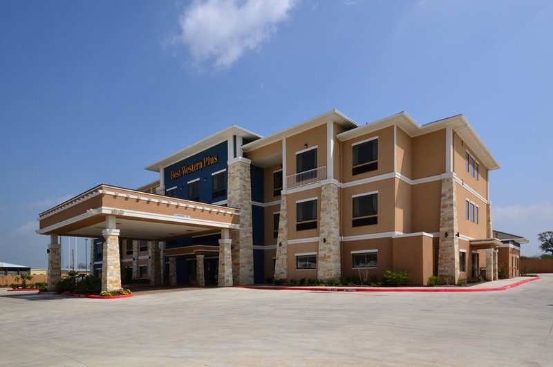 Best Western Plus-Lytle Inn - Lytle, TX