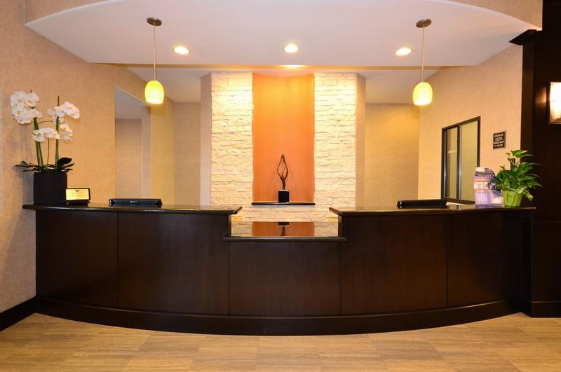 Best Western Plus-Lytle Inn - Lytle, TX