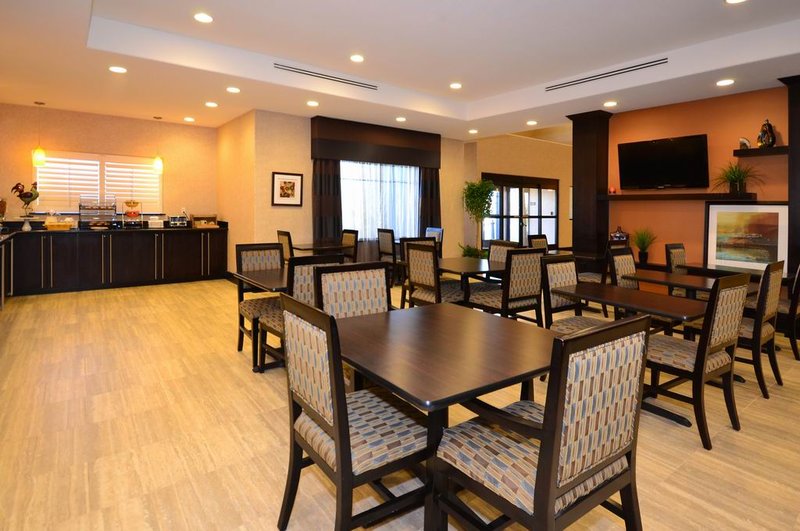 Best Western Plus-Lytle Inn - Lytle, TX