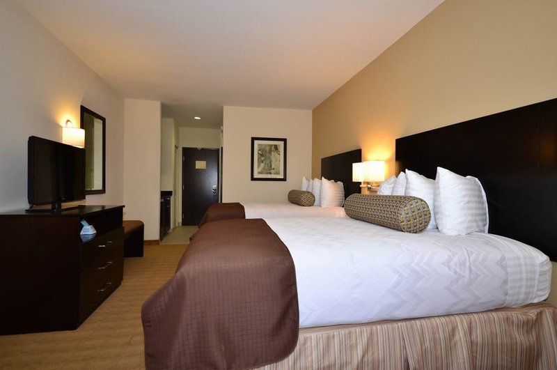 Best Western Plus-Lytle Inn - Lytle, TX
