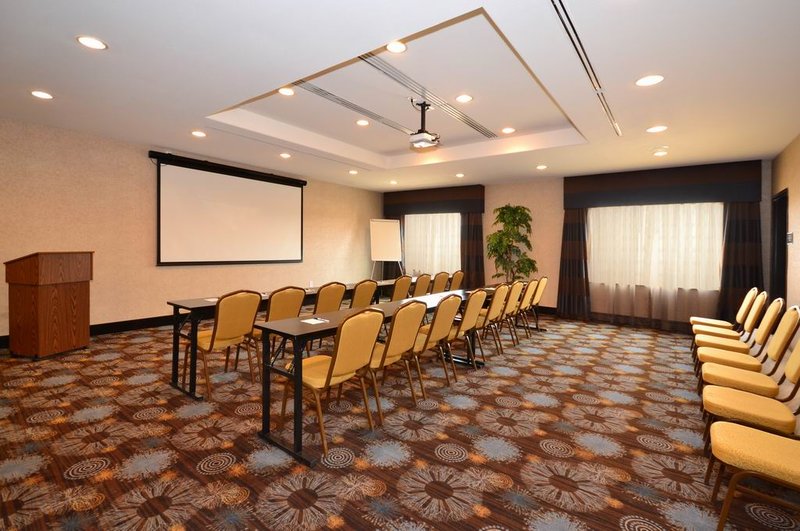 Best Western Plus-Lytle Inn - Lytle, TX