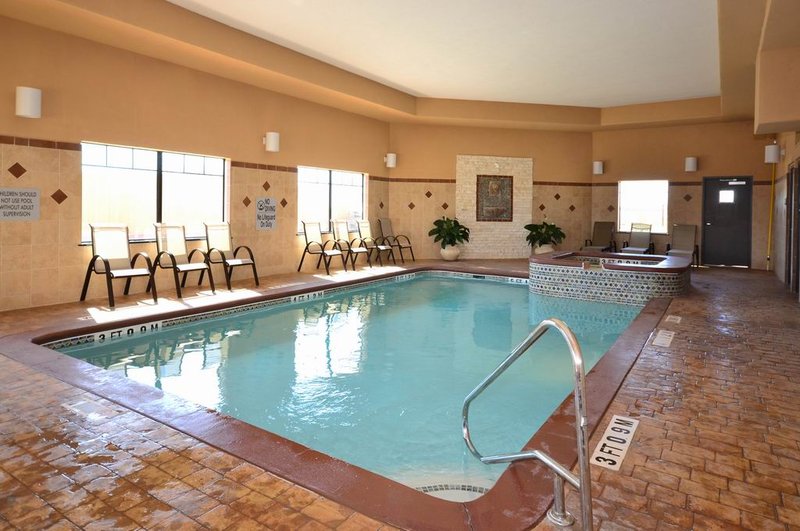 Best Western Plus-Lytle Inn - Lytle, TX