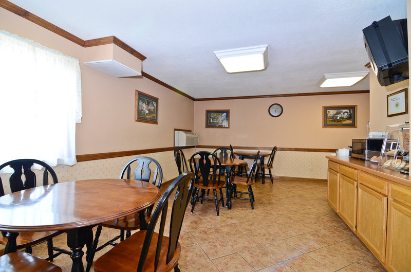 Americas Best Value Inn - Englewood, OH