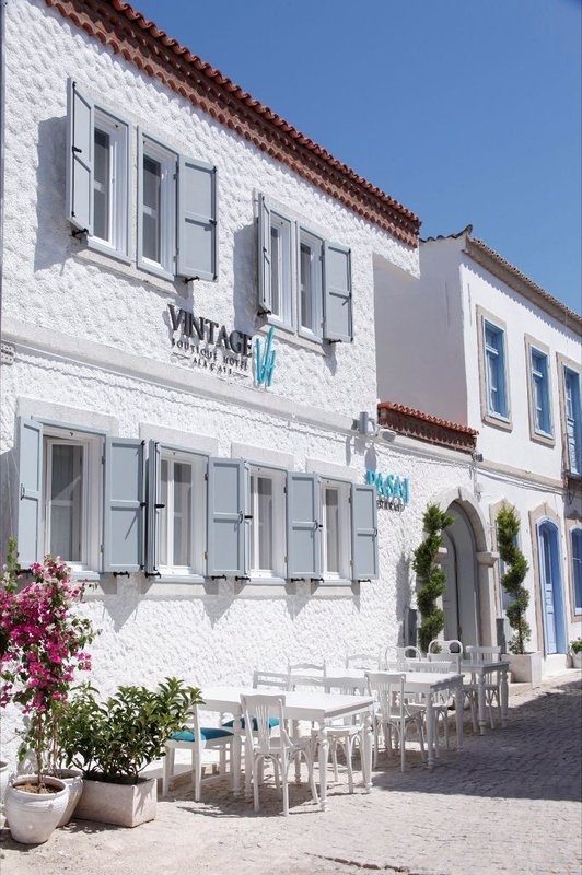 VINTAGE BOUTIQUE HOTEL | YENIMECIDIYE MAH 3046 SOKAK 35950 /IZMIR | +90 232 716 07 16