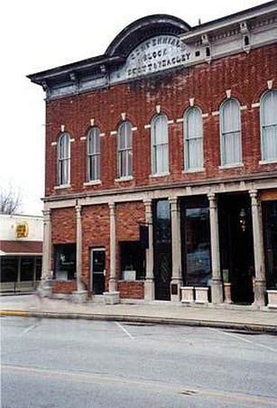 Renaissance Gallery & Towers - Ladoga, IN