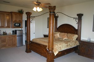 MD Resort Bed & Breakfast - Rhome, TX