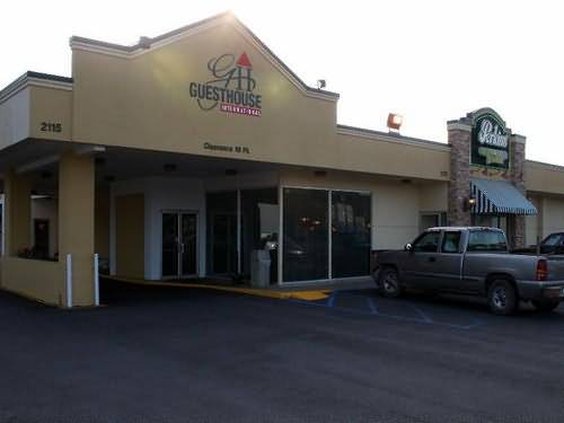 GuestHouse International Inn - Poplar Bluff, MO