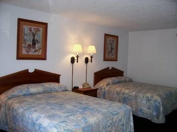 GuestHouse International Inn - Poplar Bluff, MO