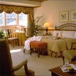 Stonehedge Inn - Tyngsboro, MA