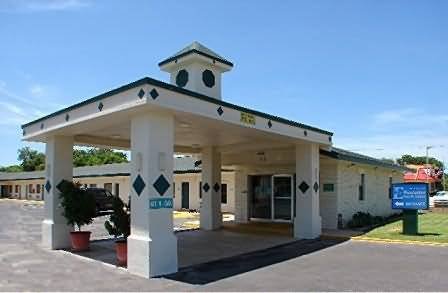 Pearsall Executive Inn - Pearsall, TX