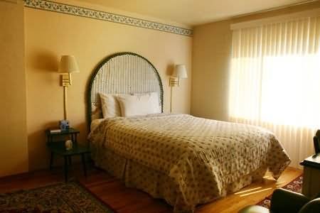 Sierra Lodge - Three Rivers, CA