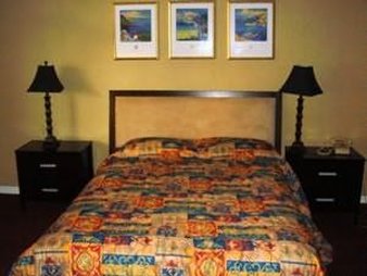 Tarpon Inn - Tarpon Springs, FL