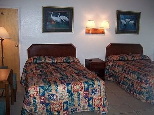 Tarpon Inn - Tarpon Springs, FL