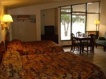 Tarpon Inn - Tarpon Springs, FL