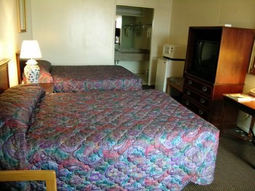 Sunshine Inn & Suites - Virginia Beach, VA