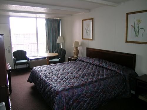 Sunshine Inn & Suites - Virginia Beach, VA