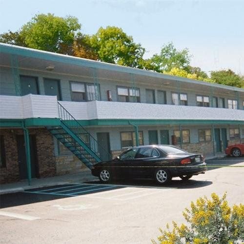 BUDGETEER MOTOR INN - Angola, IN