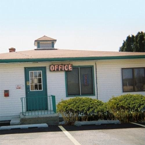 BUDGETEER MOTOR INN - Angola, IN