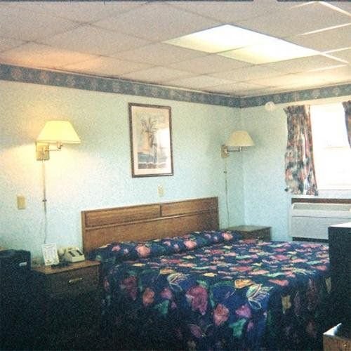 BUDGETEER MOTOR INN - Angola, IN