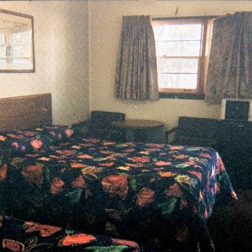 BUDGETEER MOTOR INN - Angola, IN