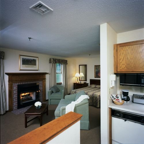 Centennial Apartments - Farmington, CT