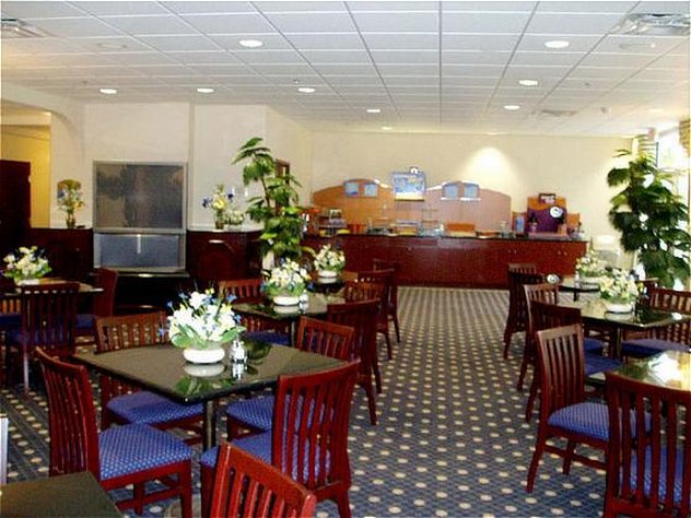 Holiday Inn Express & Suites COCOA - Cocoa, FL