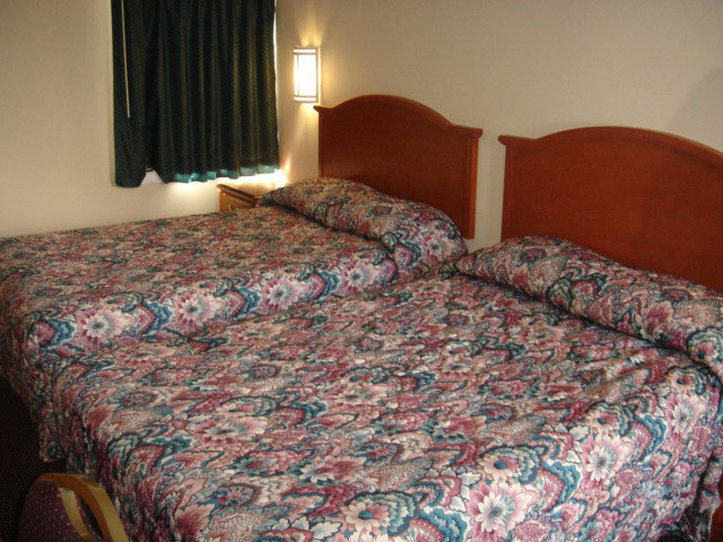 Shangri-La Motel