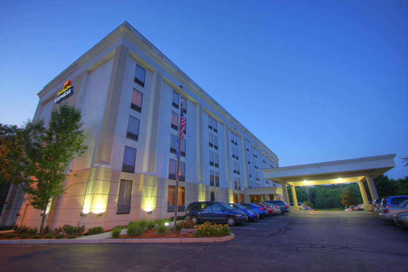 Holiday Inn Express ANDOVER NORTH-LAWRENCE - Lawrence, MA