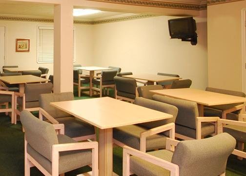 Econo Lodge Inn & Suites