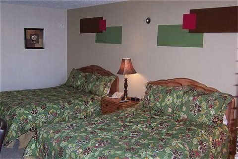 Michael's Swiss Inn - Highland, IL