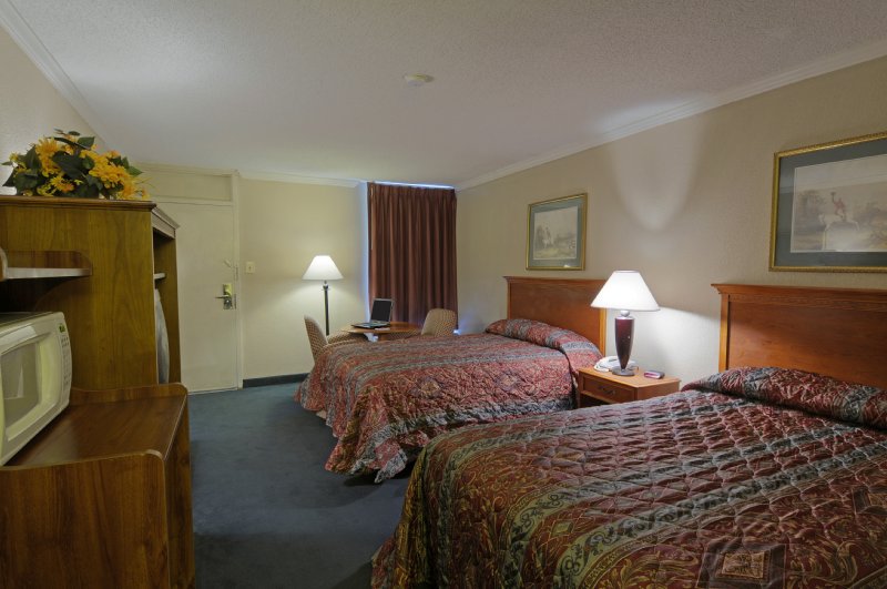 Econo Lodge Near Fort Stewart - Hinesville, GA